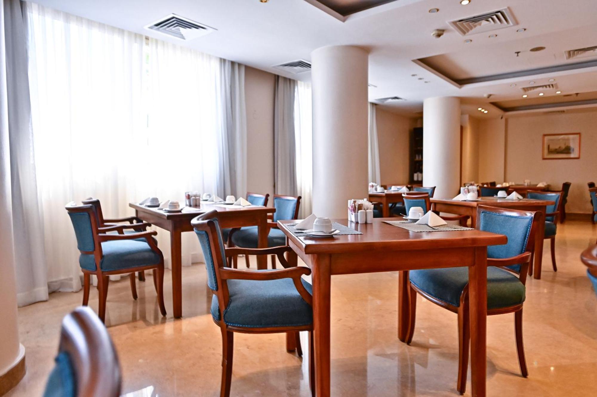 Swiss Inn Nile Hotel Giza Exterior foto